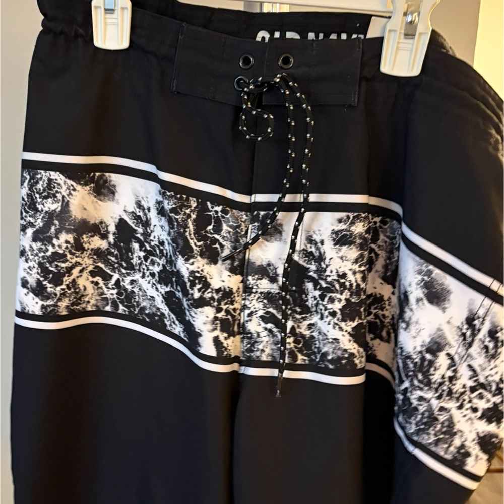 Old Navy Black and White Men's Shorts